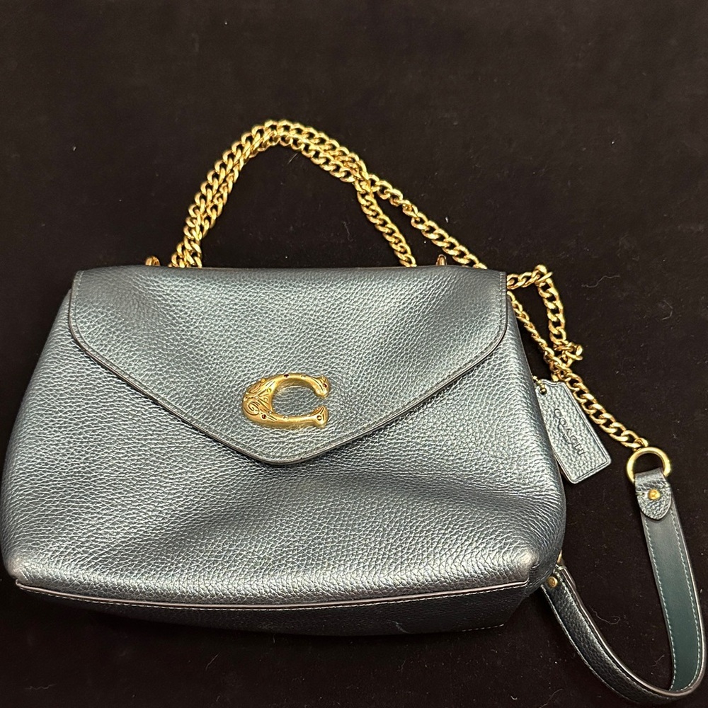 Elegant Metallic Green Leather Shoulder Bag